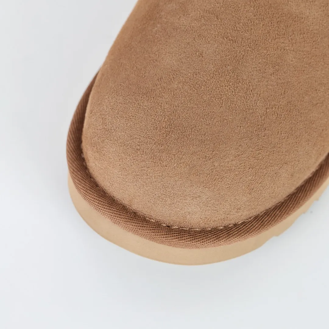 Pick up locally 💰560 Core recommended good price It is a very suitable choice for home furnishings. In the new year, uug launched a series of styles, which are partial to the preferences of young consumers and have also moved to the forefront of fashion trends. Shoe body material: water-repellent coated suede upper, 17 mm UGGPURE™ implantable wool insole, lightweight non-slip and comfortable rubber outsole, with brand LOGO and trademark, with full packaging Size: 35 36 37 38 39 40